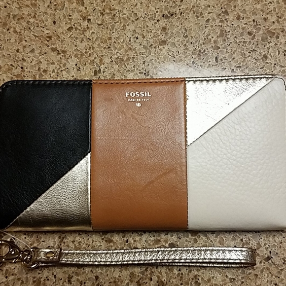 Fossil Handbags - NWT Fossil Clutch Wallet